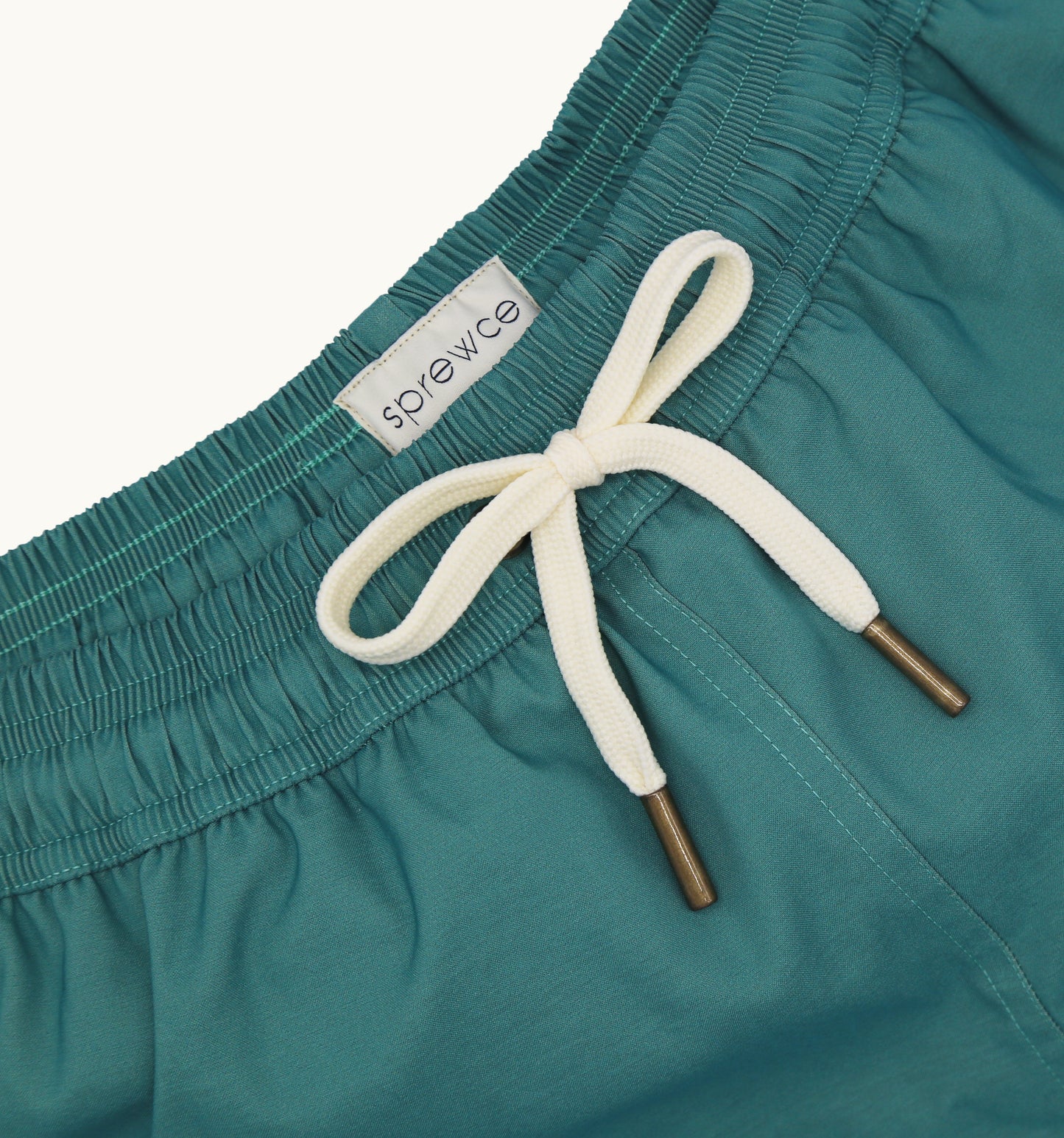 resort short // green