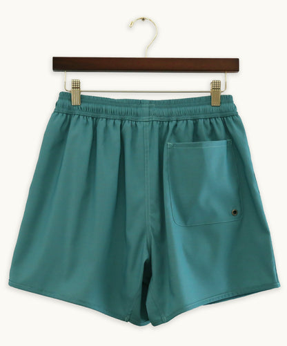 resort short // green