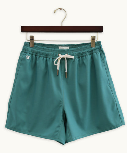 resort short // green